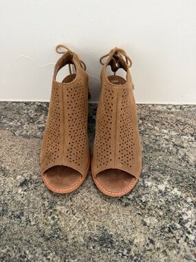 Toms Perforated Lace-Back Open-Toe Ankle Booties - Brown